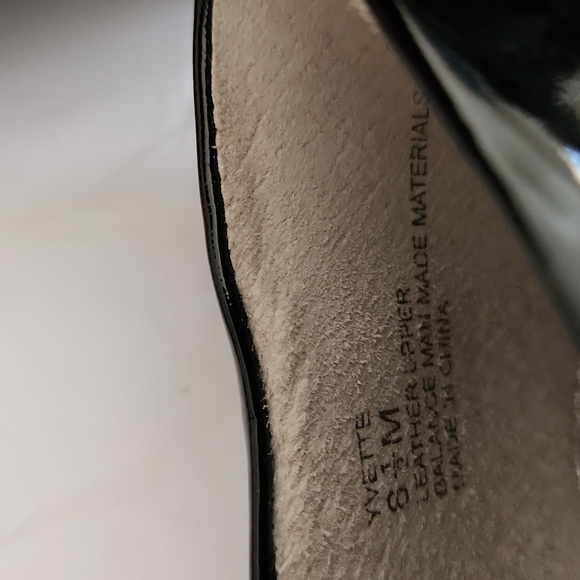 ME TOO, Size 8 1/2, black leather (patient leather) comfy shoe #1091 - Picture 6 of 7